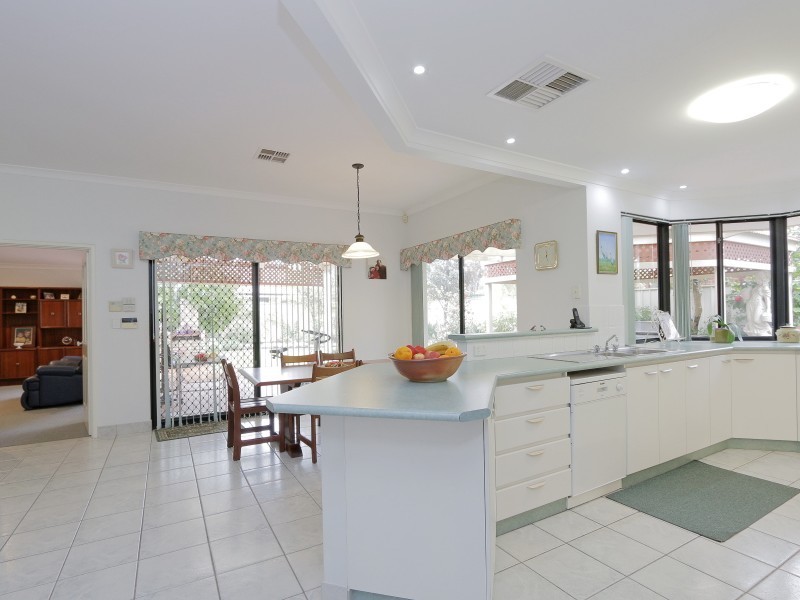 25 Sandringham Promenade, Canning Vale WA 6155