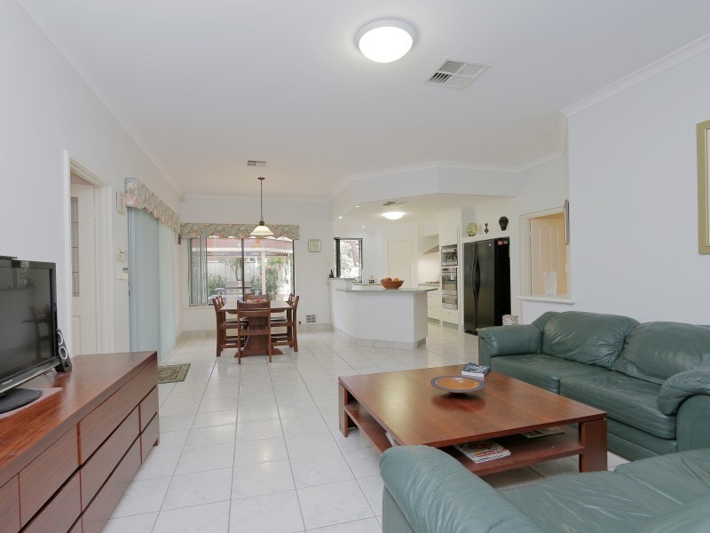 25 Sandringham Promenade, Canning Vale WA 6155