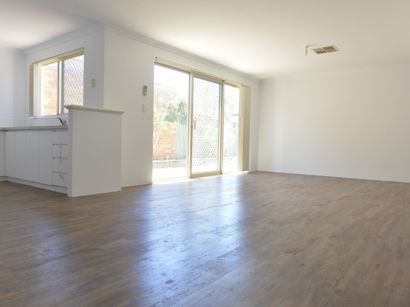 2/11 Exmouth Place, Thornlie WA 6108