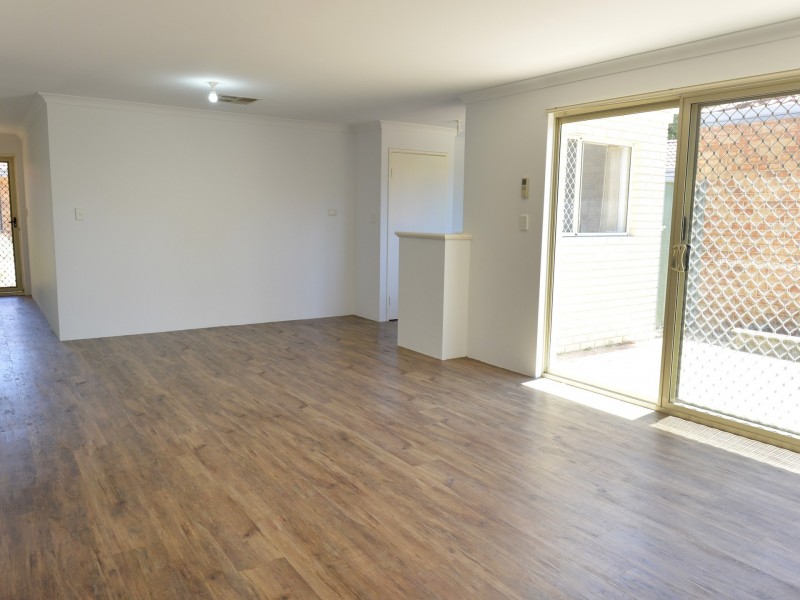 2/11 Exmouth Place, Thornlie WA 6108