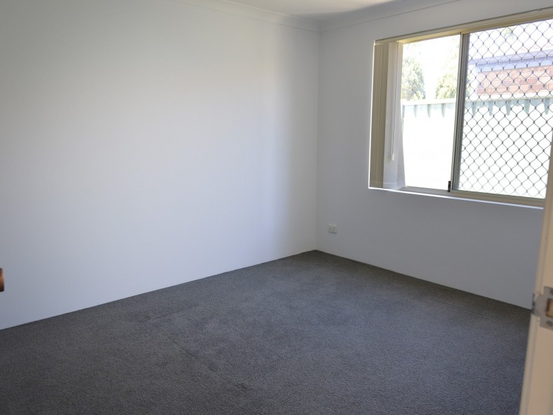 2/11 Exmouth Place, Thornlie WA 6108