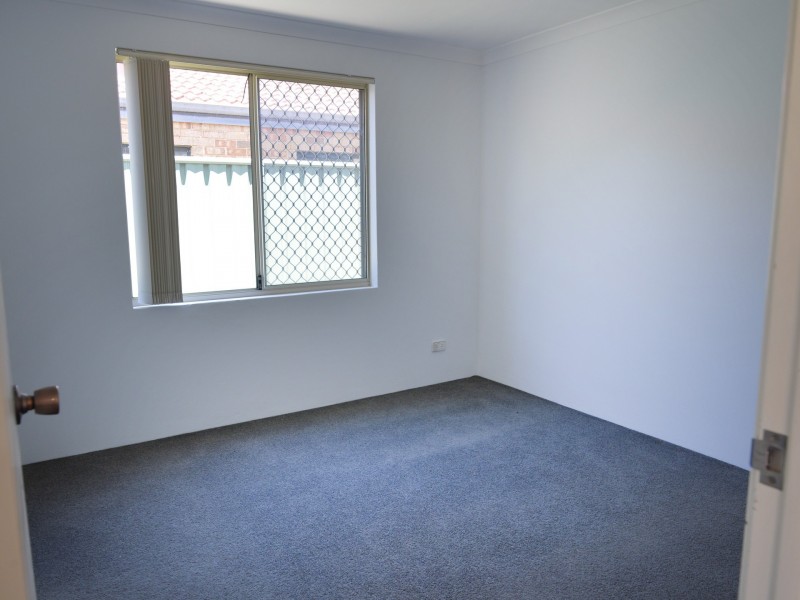 2/11 Exmouth Place, Thornlie WA 6108