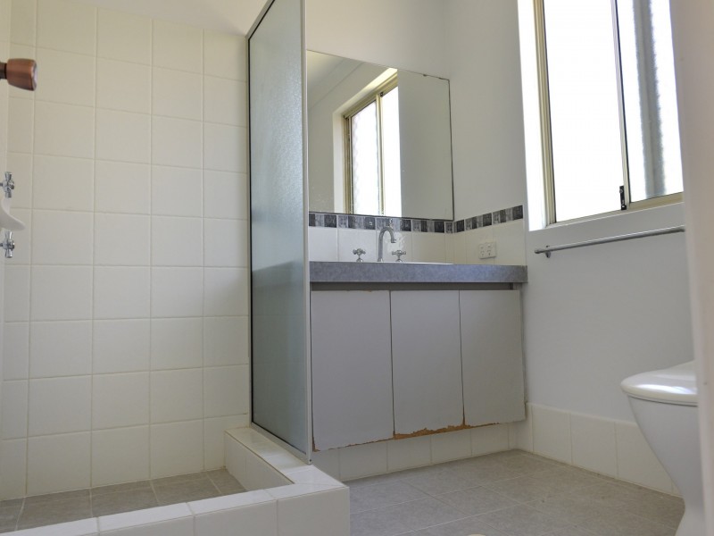 2/11 Exmouth Place, Thornlie WA 6108