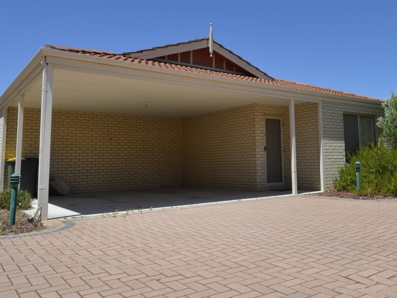 2/11 Exmouth Place, Thornlie WA 6108