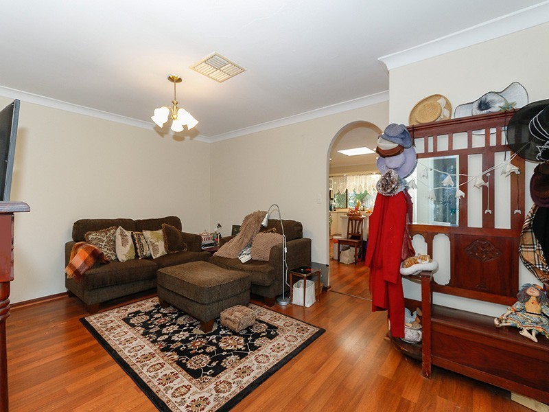 11 Mcleish Place, Thornlie WA 6108
