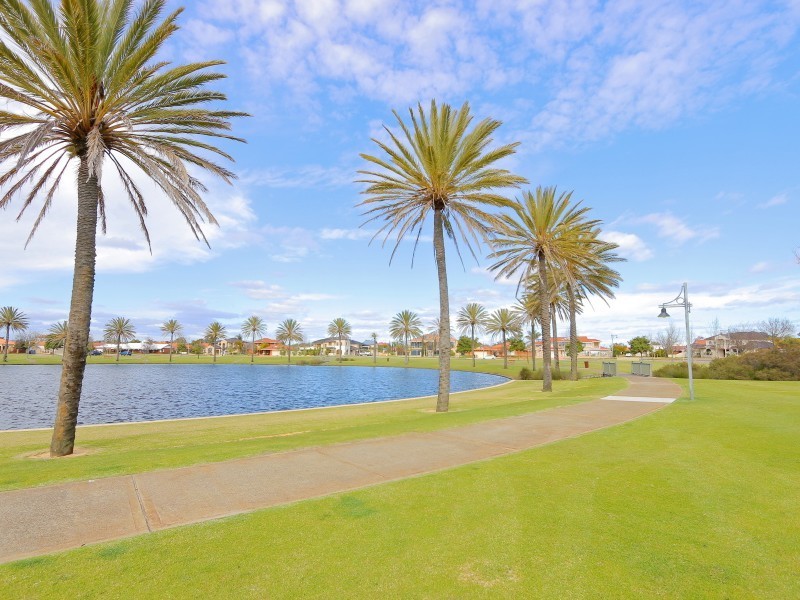 6 Brookside Square, Canning Vale WA 6155