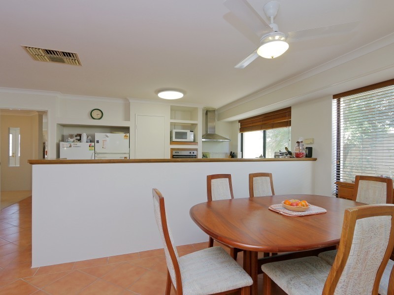 6 Brookside Square, Canning Vale WA 6155