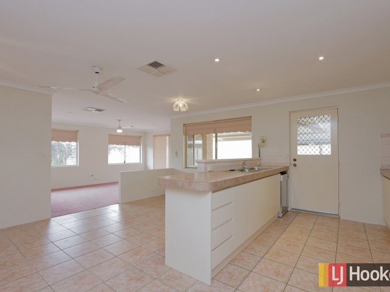 21 Tritonia Rise, Thornlie WA 6108