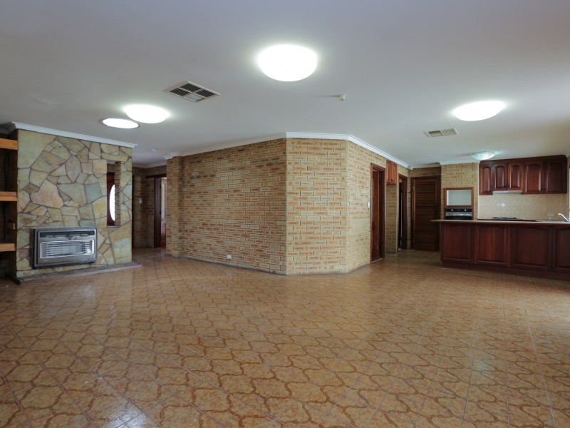 24B Spring Road, Thornlie WA 6108
