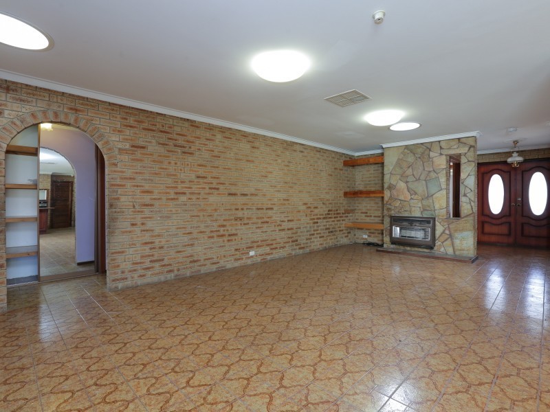 24B Spring Road, Thornlie WA 6108