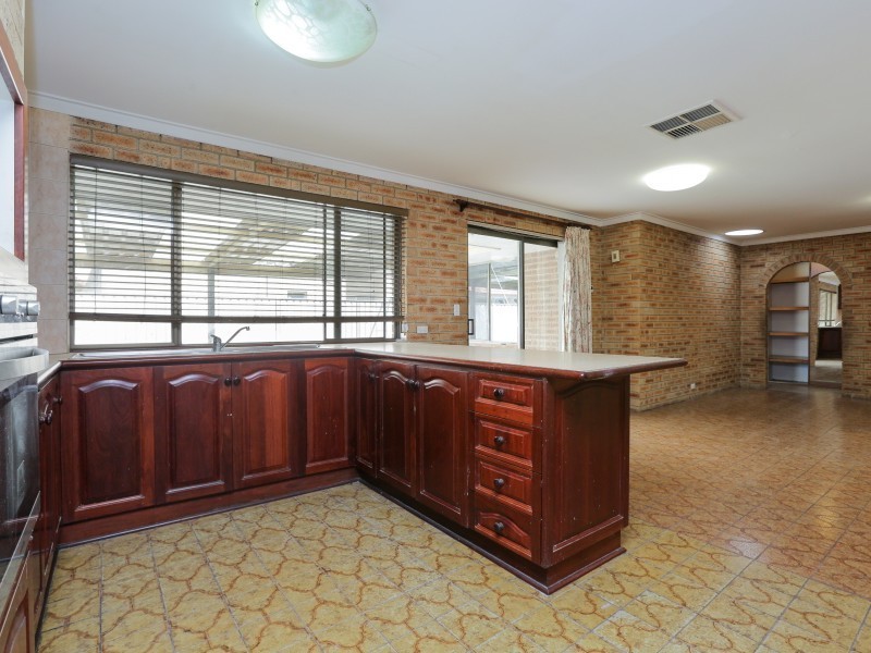 24B Spring Road, Thornlie WA 6108