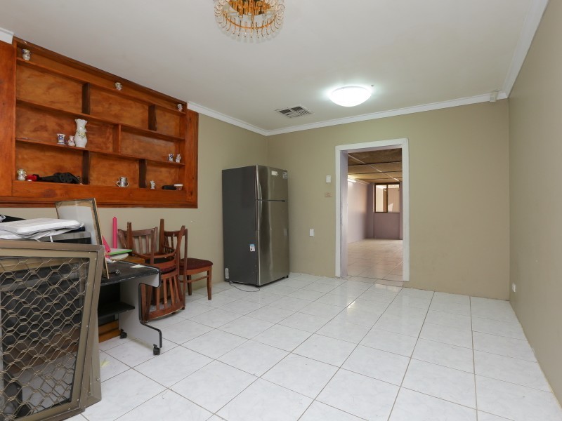 24B Spring Road, Thornlie WA 6108