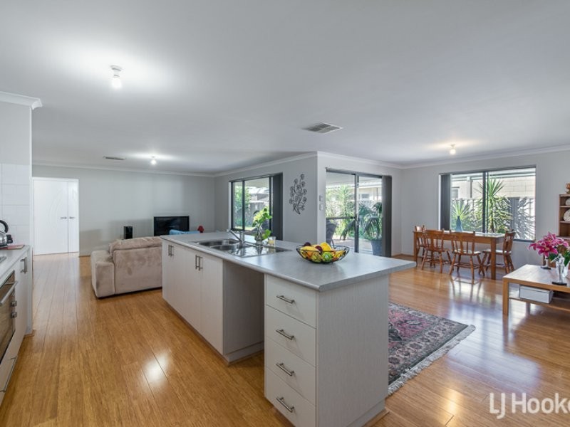 26 Randwick Bend, Harrisdale WA 6112