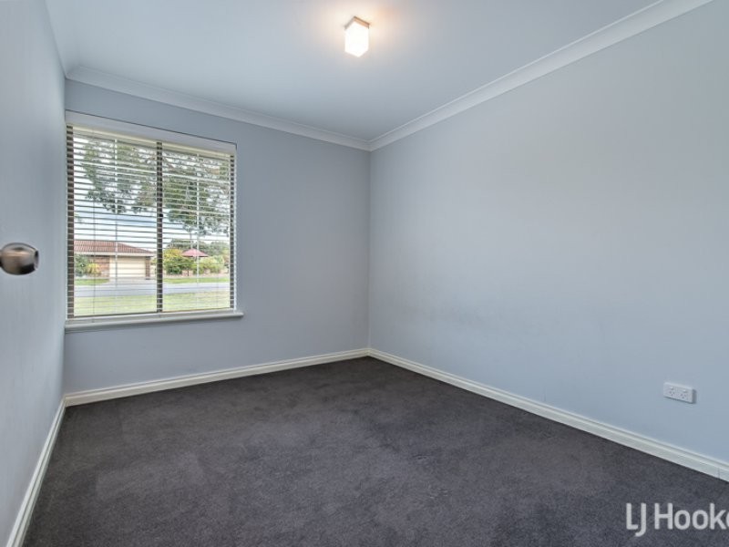 30 Ningaloo Way, Thornlie WA 6108