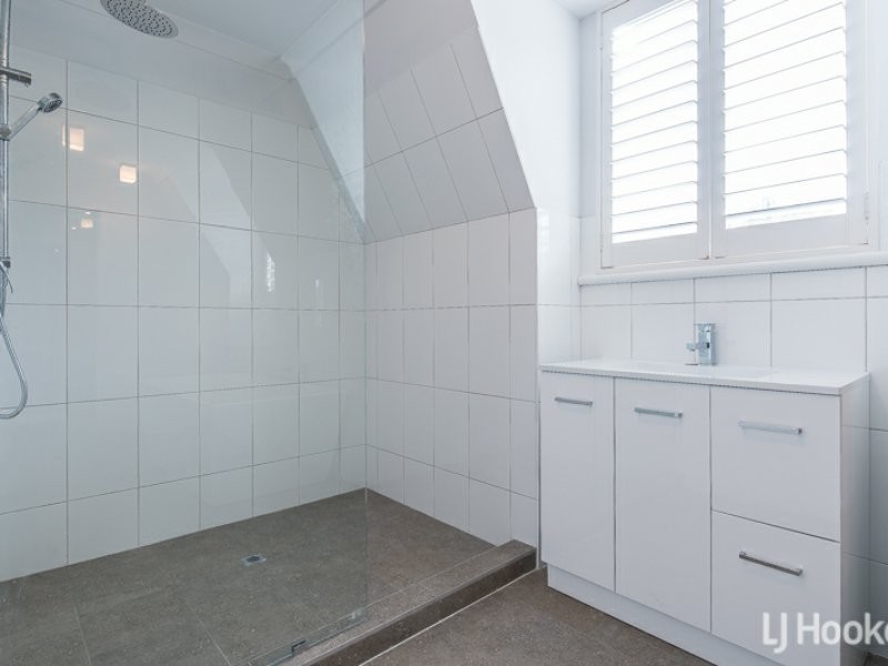 30 Ningaloo Way, Thornlie WA 6108