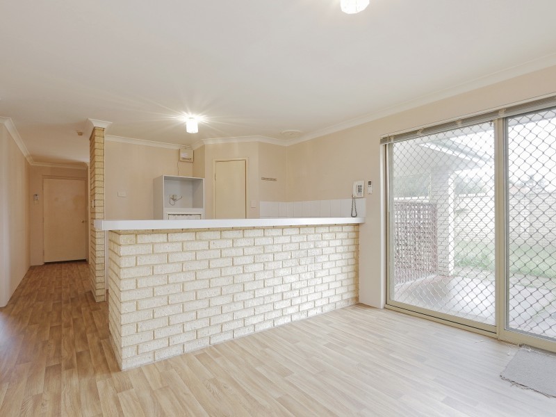 1/39 Spring Road, Thornlie WA 6108