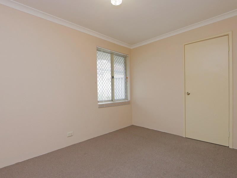 1/39 Spring Road, Thornlie WA 6108