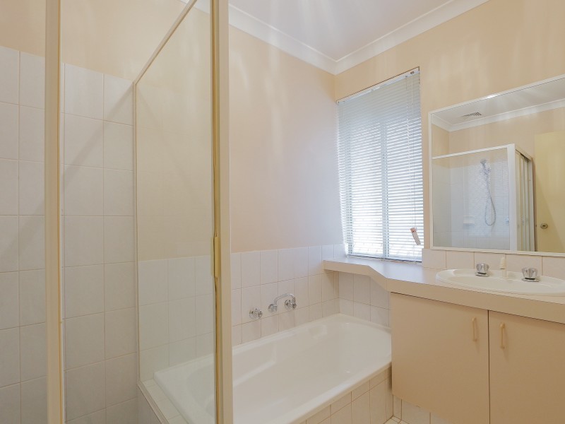 1/39 Spring Road, Thornlie WA 6108