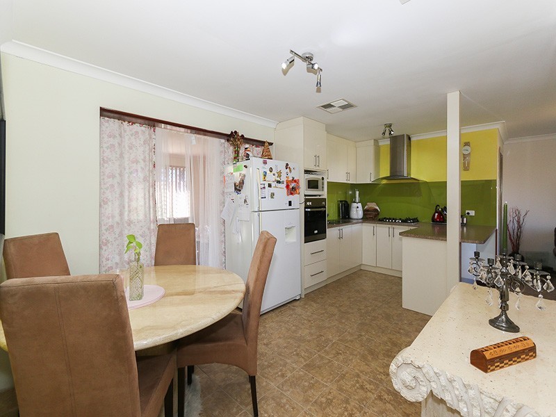 5 Tawny Way, Thornlie WA 6108