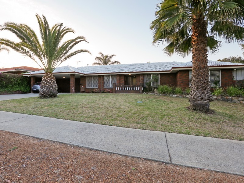 5 Newborough Place, Huntingdale WA 6110