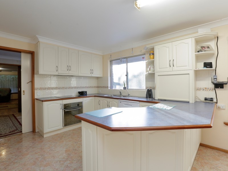 5 Newborough Place, Huntingdale WA 6110