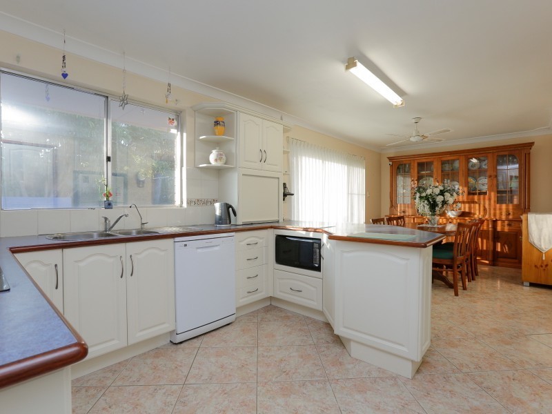 5 Newborough Place, Huntingdale WA 6110