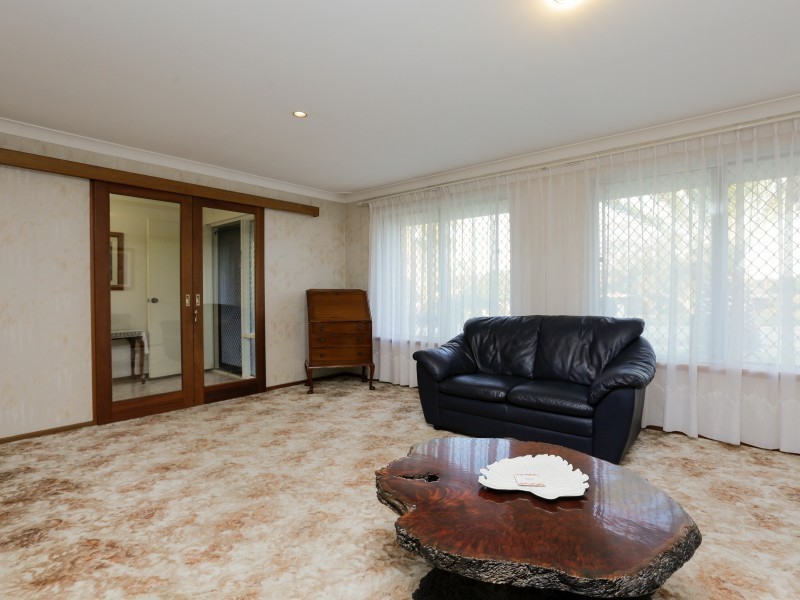 5 Newborough Place, Huntingdale WA 6110