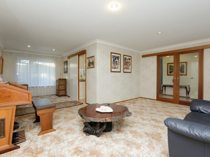 5 Newborough Place, Huntingdale WA 6110