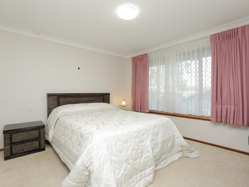 5 Newborough Place, Huntingdale WA 6110