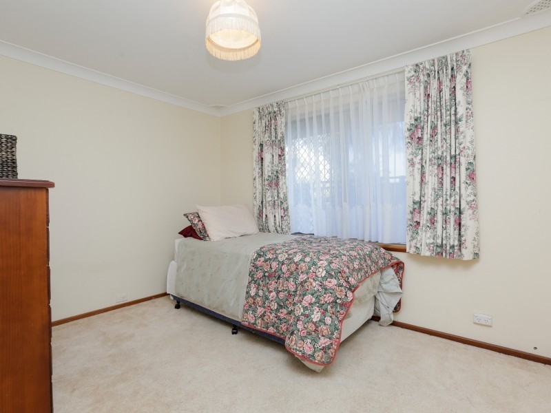 5 Newborough Place, Huntingdale WA 6110