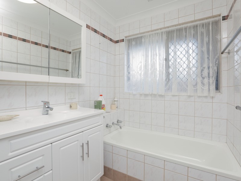 5 Newborough Place, Huntingdale WA 6110