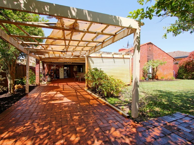 28 Helena Crescent, Thornlie WA 6108