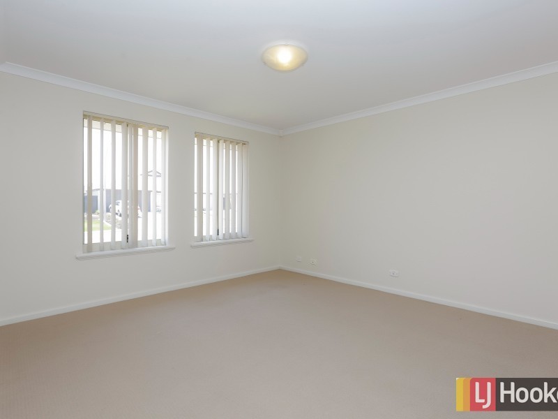 16 Fallon Place, Seville Grove WA 6112