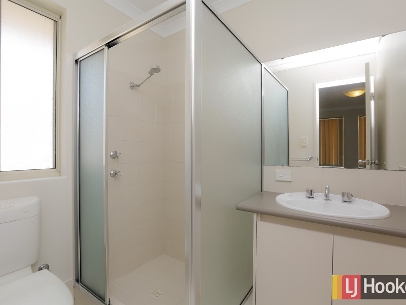 16 Fallon Place, Seville Grove WA 6112