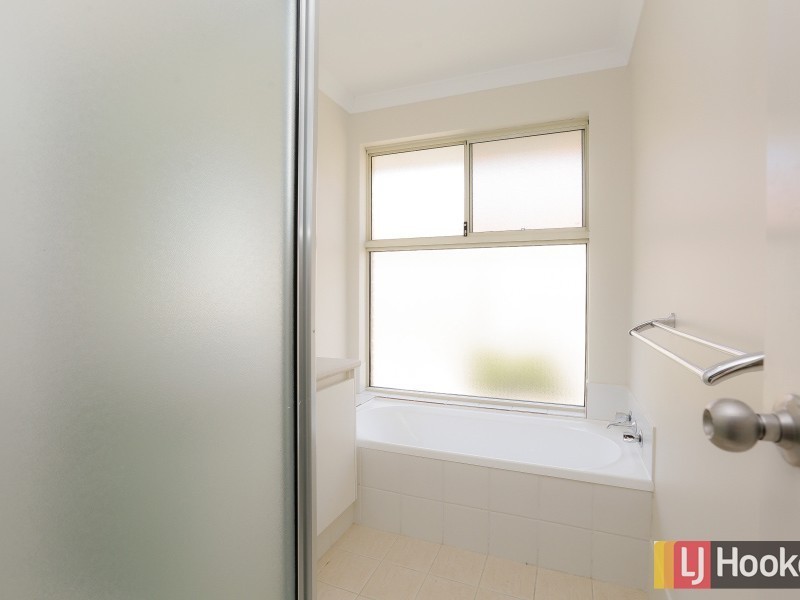 16 Fallon Place, Seville Grove WA 6112