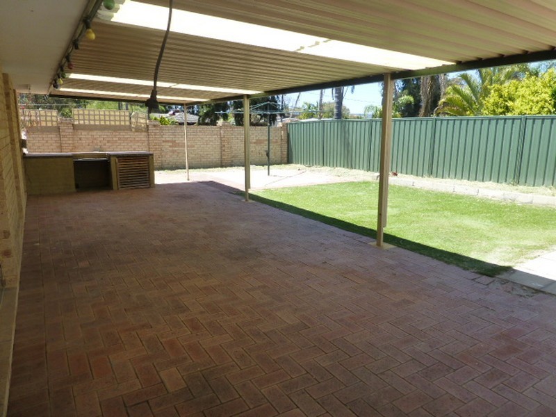 2 Madeline Close, Huntingdale WA 6110