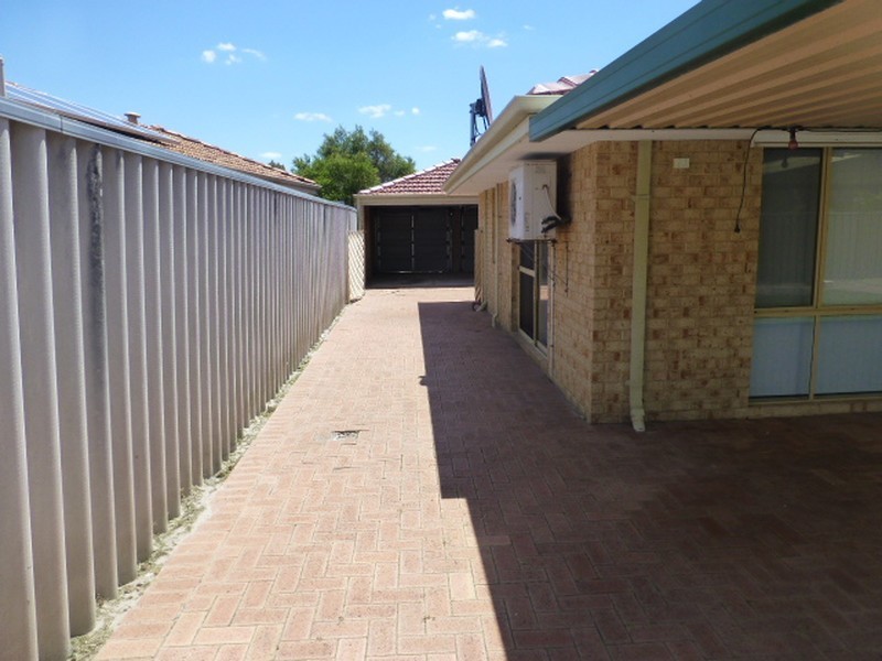 2 Madeline Close, Huntingdale WA 6110