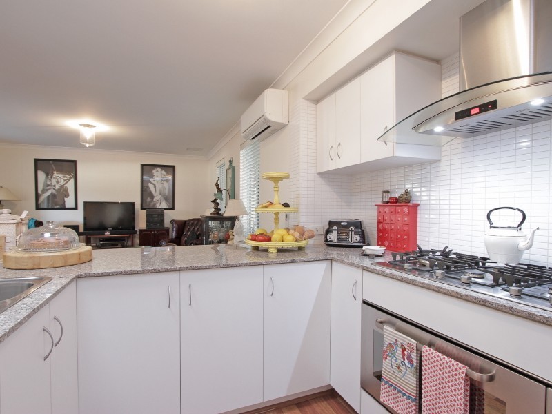 24 Bordeaux Parade, Piara Waters WA 6112