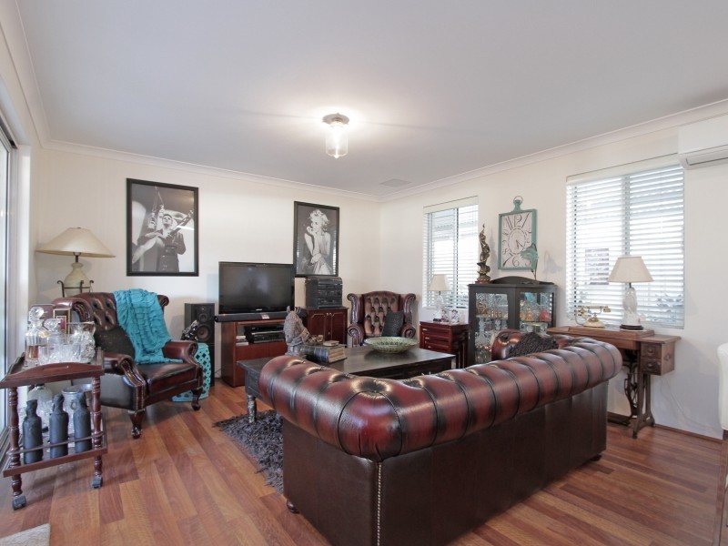 24 Bordeaux Parade, Piara Waters WA 6112