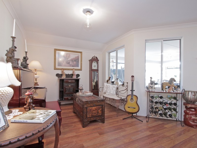 24 Bordeaux Parade, Piara Waters WA 6112