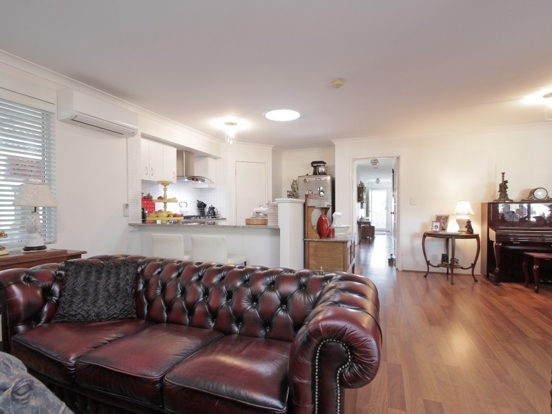 24 Bordeaux Parade, Piara Waters WA 6112