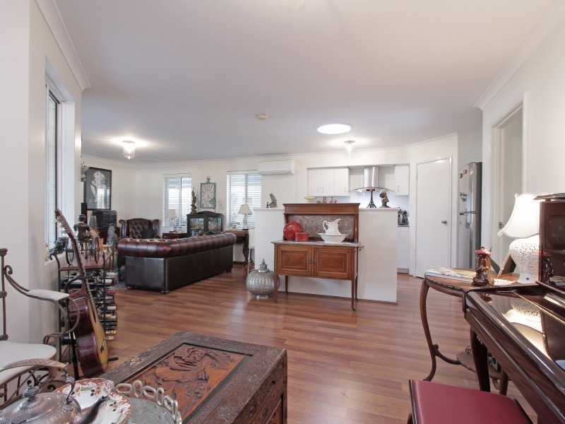 24 Bordeaux Parade, Piara Waters WA 6112