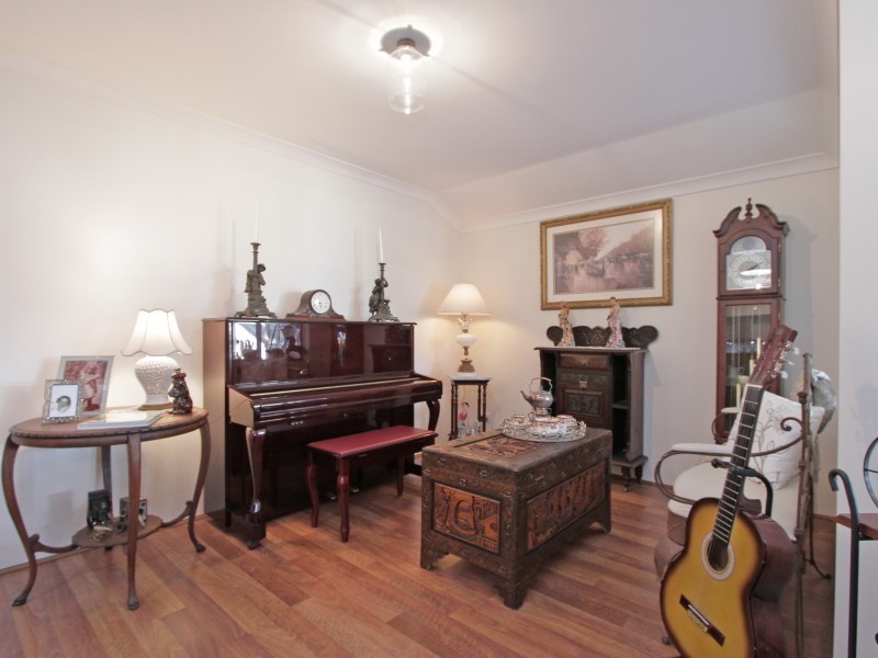 24 Bordeaux Parade, Piara Waters WA 6112