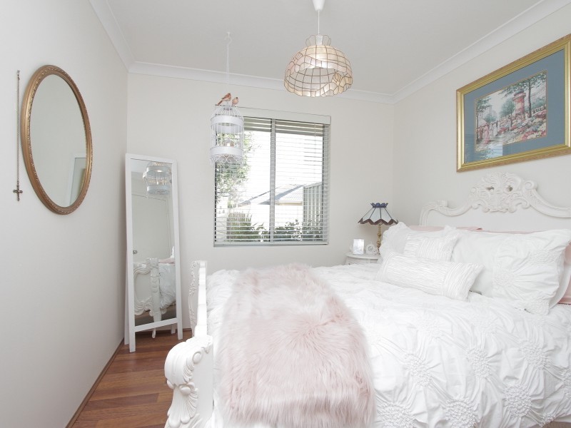 24 Bordeaux Parade, Piara Waters WA 6112