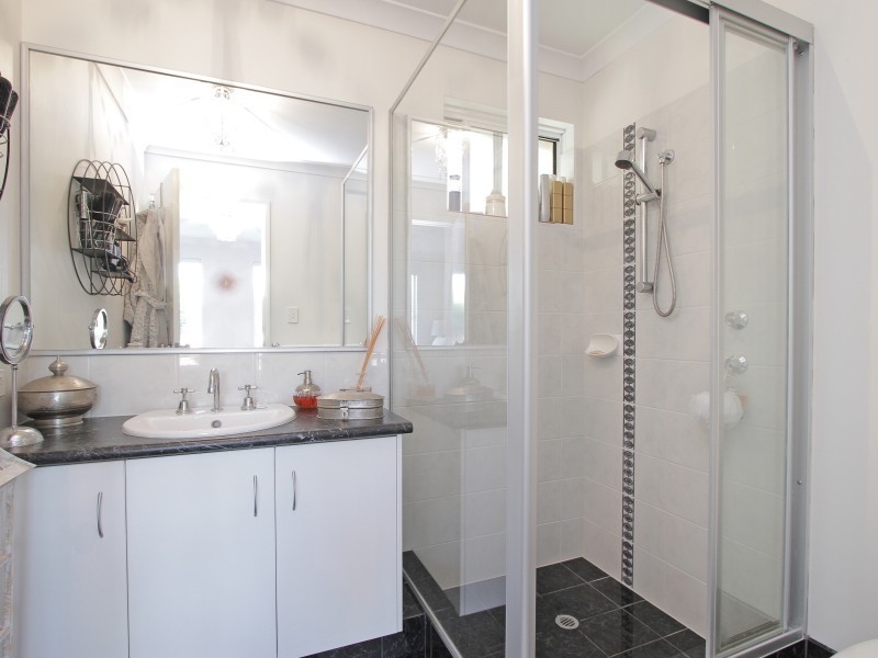 24 Bordeaux Parade, Piara Waters WA 6112