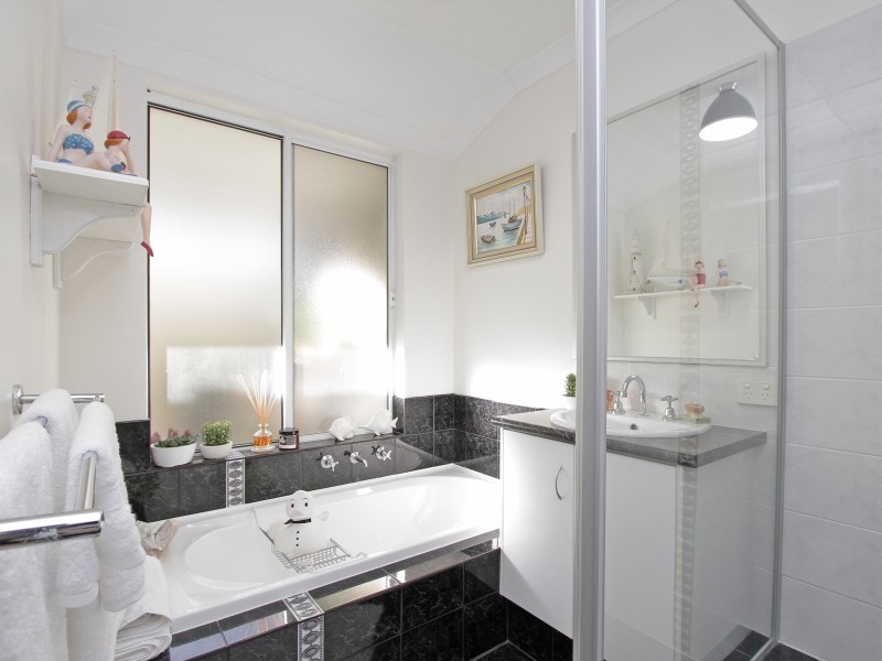 24 Bordeaux Parade, Piara Waters WA 6112