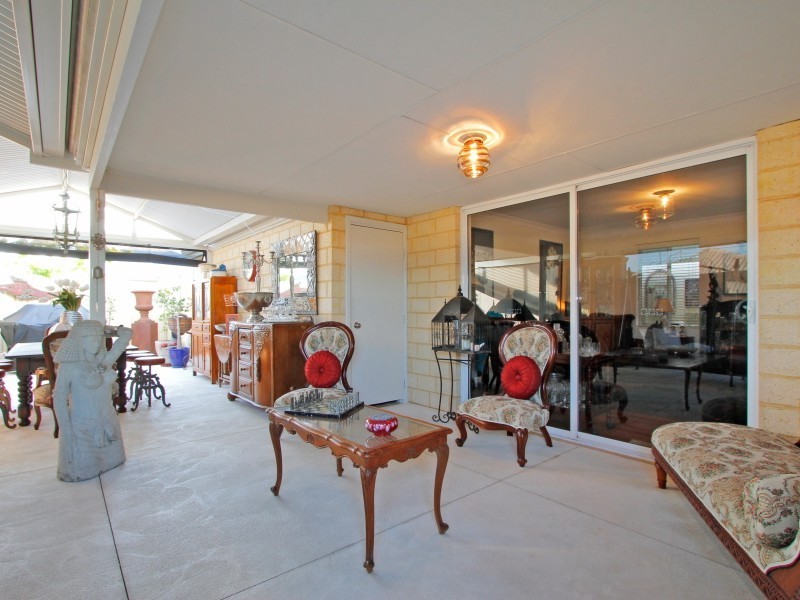 24 Bordeaux Parade, Piara Waters WA 6112