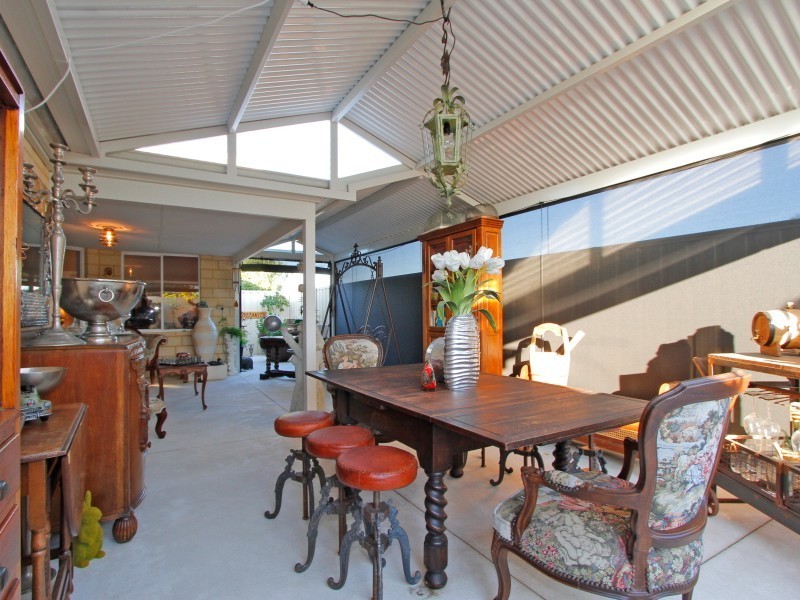 24 Bordeaux Parade, Piara Waters WA 6112