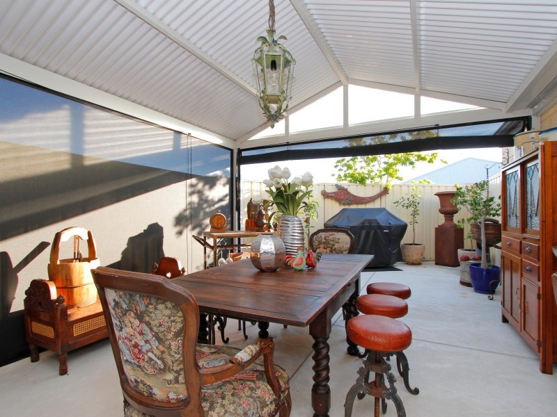 24 Bordeaux Parade, Piara Waters WA 6112