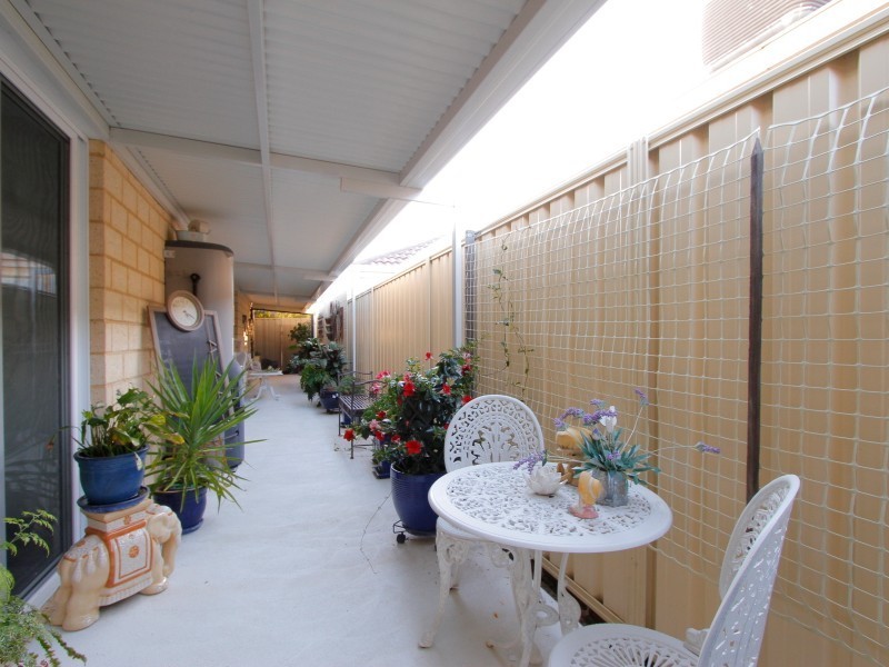 24 Bordeaux Parade, Piara Waters WA 6112